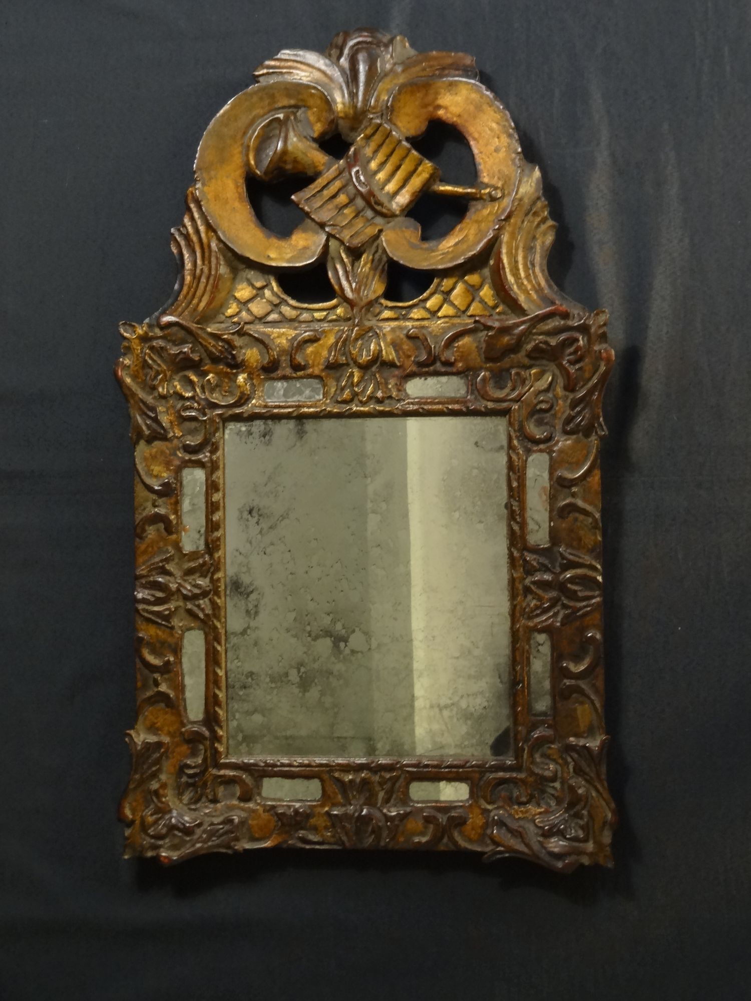 Regency mirror with parcloses in gilded carved wood 39 x 65 cm