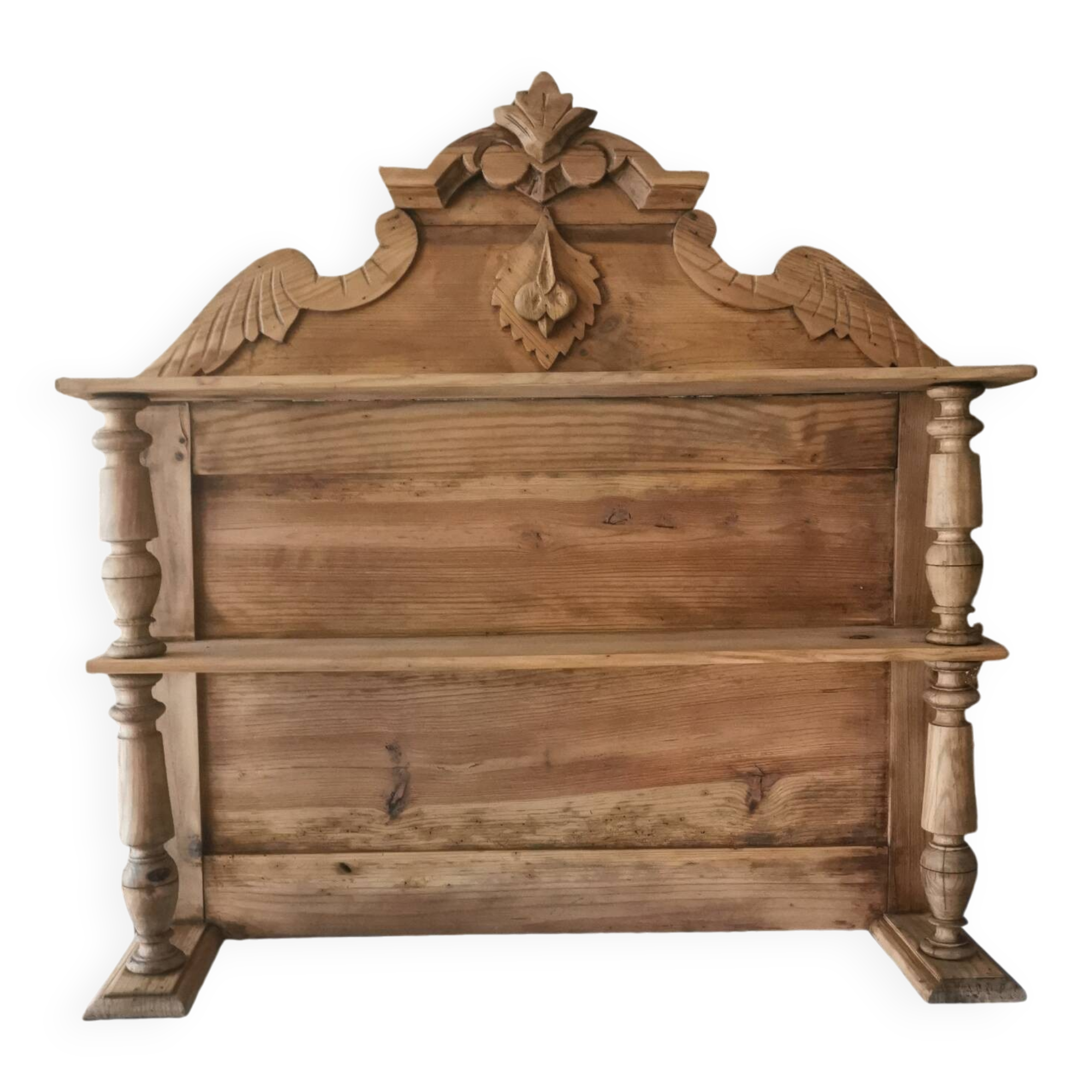 Carved wooden shelf, Haut de Saint Hubert