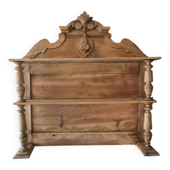 Etagère en bois sculpté, Haut de Saint Hubert