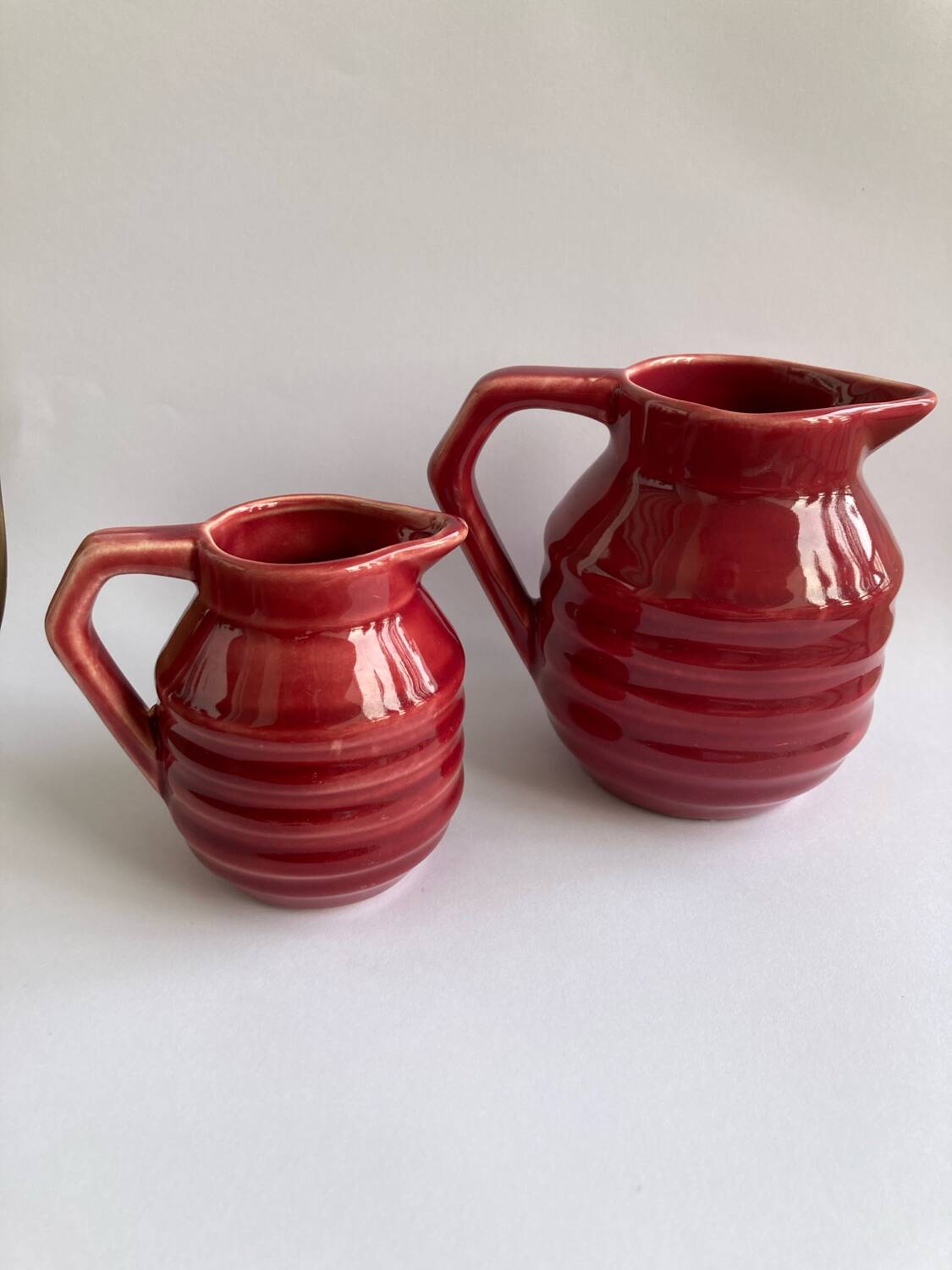 2 petits pots à lait et à crème Onnaing art déco rouge