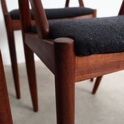 Ensemble de quatre chaises en teck, design danois, années 1970, designer : Kai Kristiansen