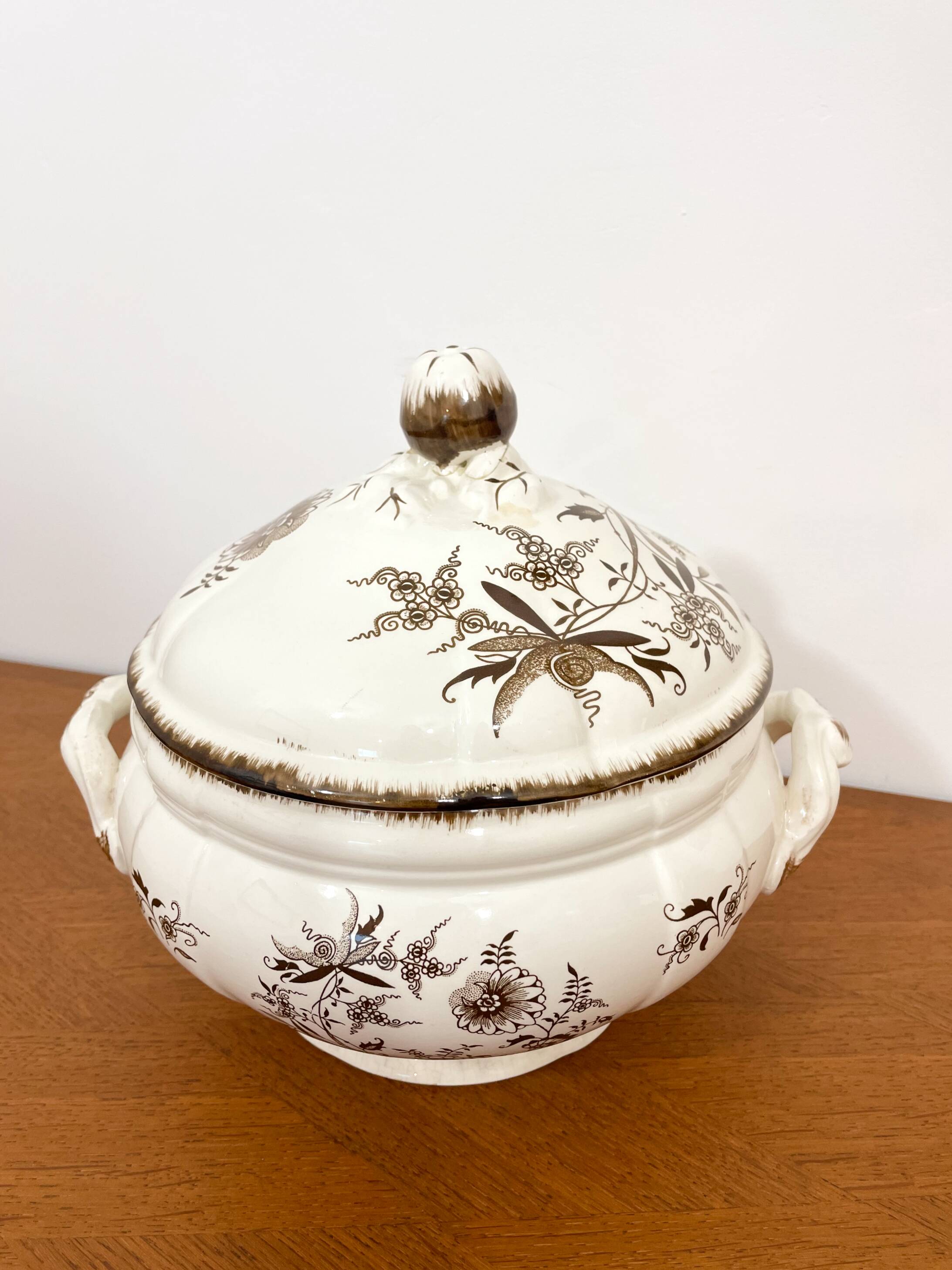 Soup tureen / Vegetable dish in earthenware - Sarreguemines - 1940s/50s