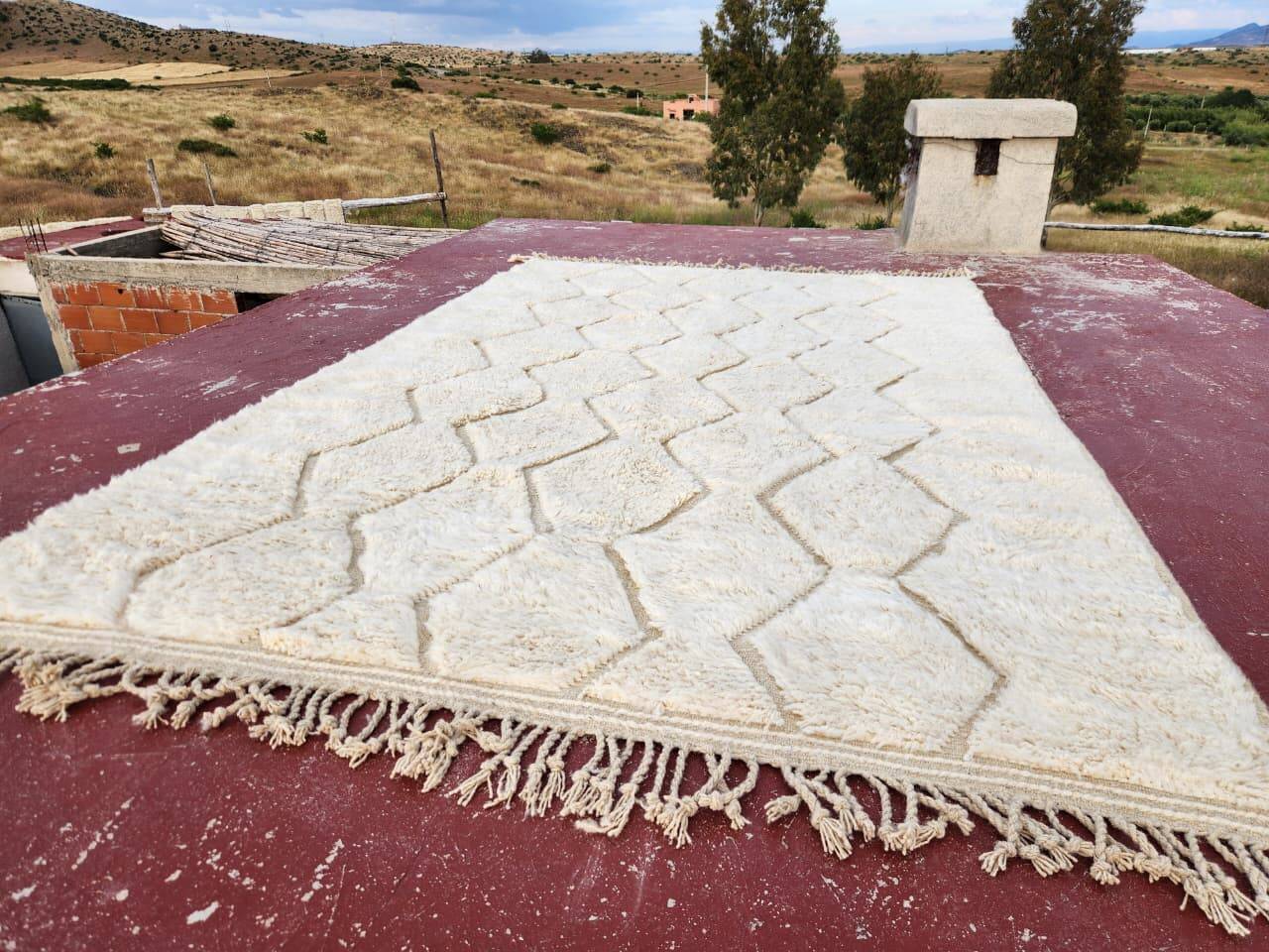 Beni Ouarain rug 300x200 cm – Natural cream wool – Diamond pattern in tone
