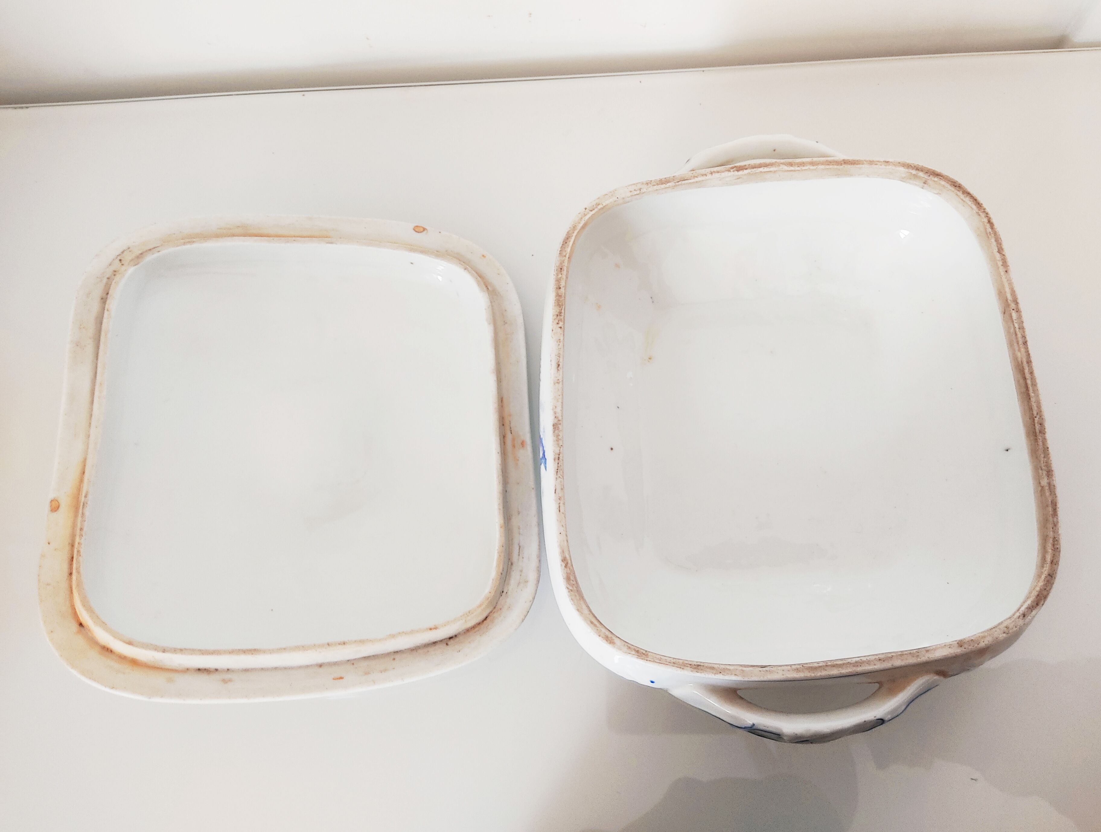 Dish with porcelain lid decoration blue flowers