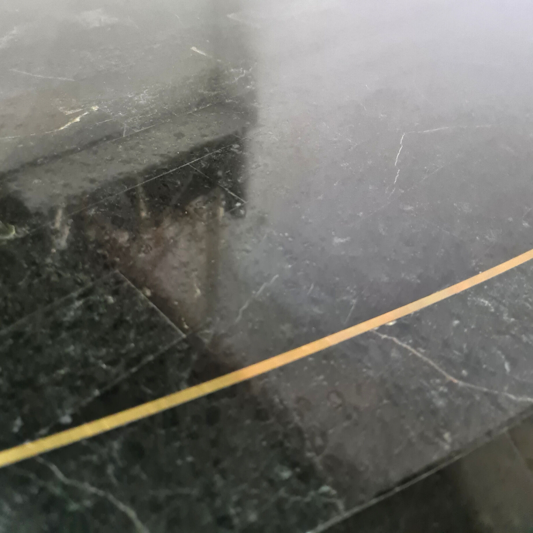 Table ovale en marble, années 1980