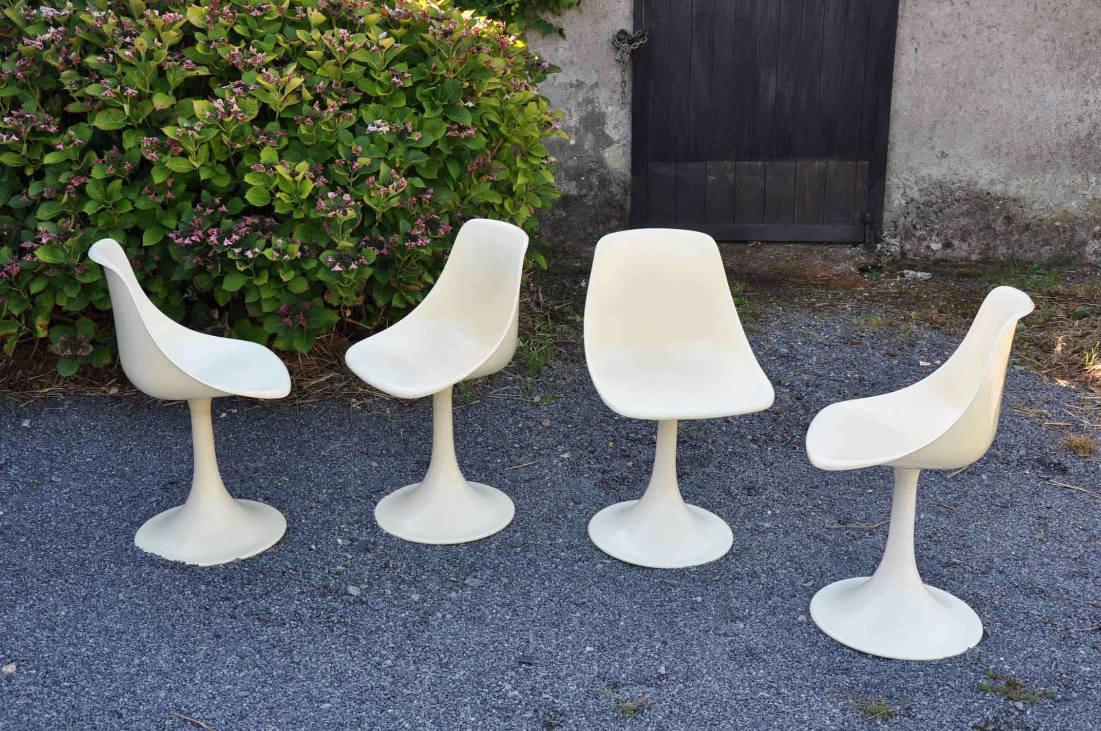 70s foot tulip chairs