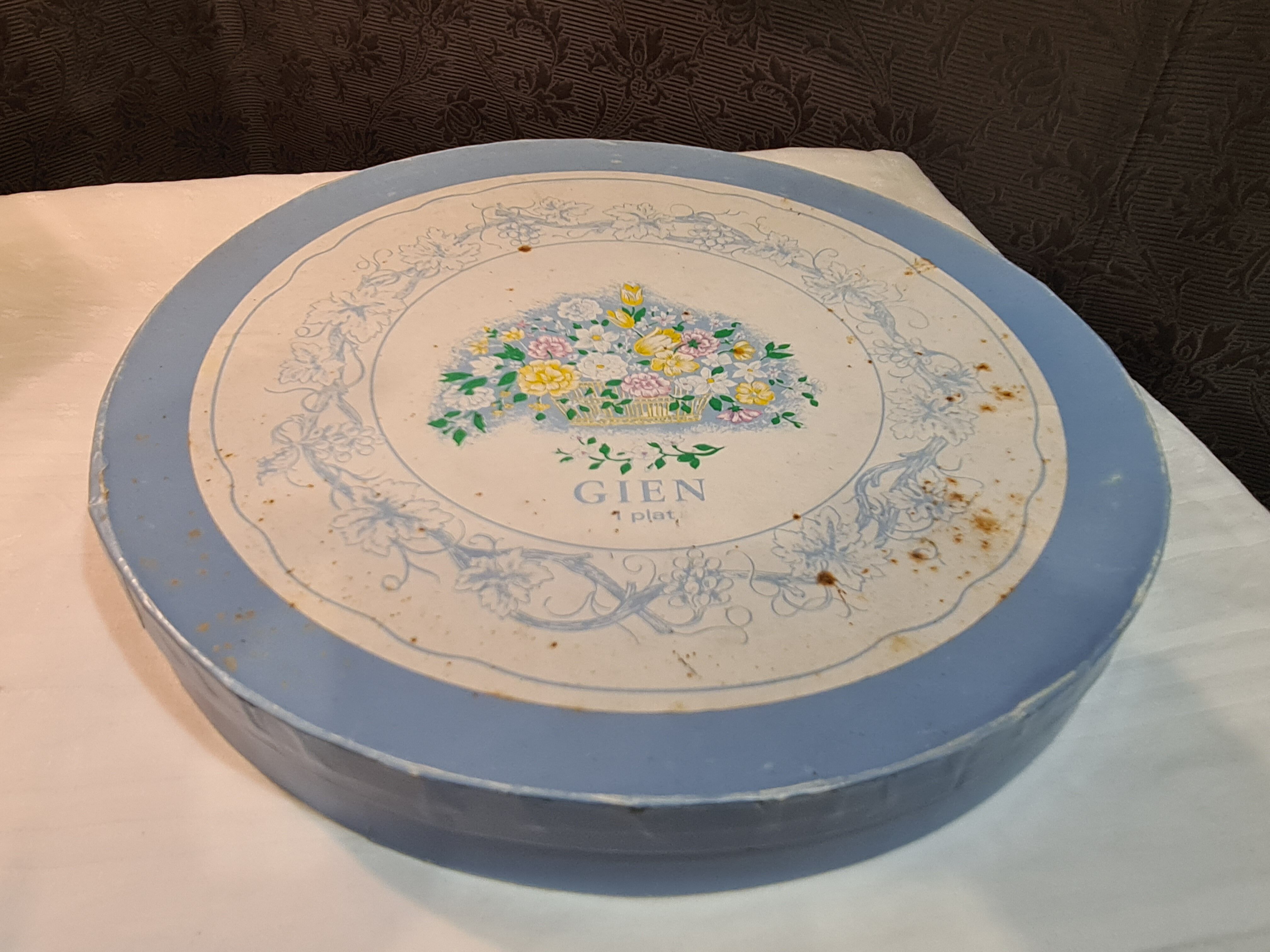 Gien earthenware cake dish