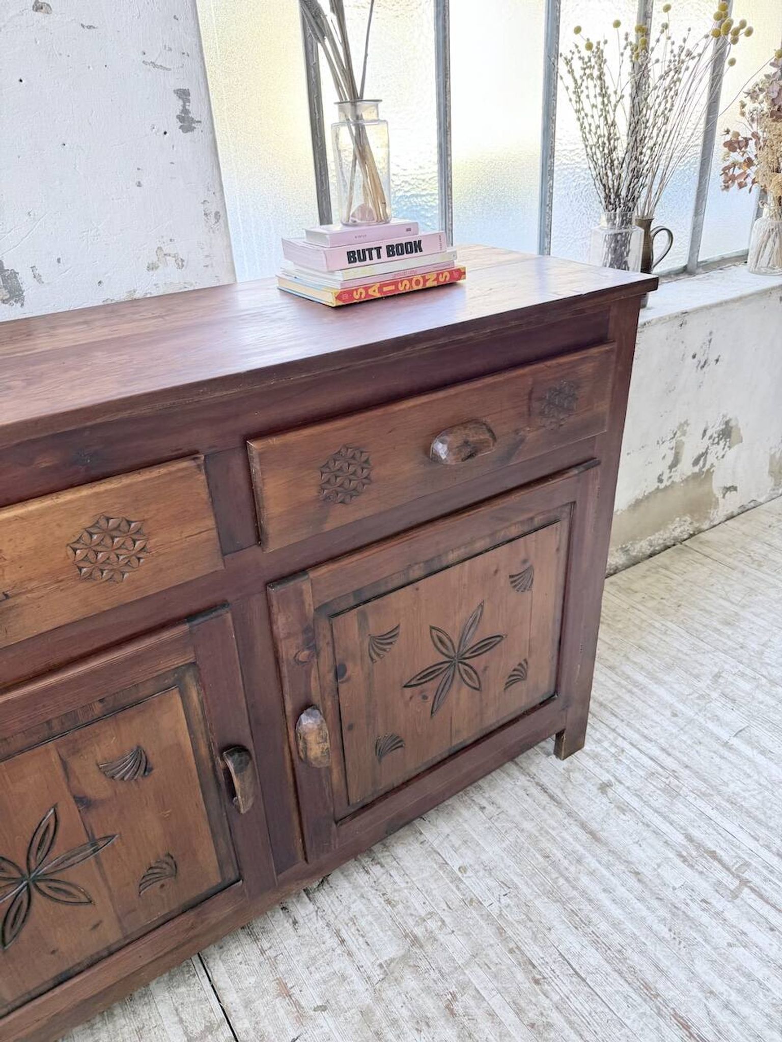 Meuble de rangement confiturier art populaire savoyard 1950
