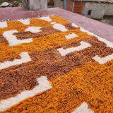 Tapis Beni Ouarain 300x200 cm – Laine épaisse, motifs berbères ocre & écru,