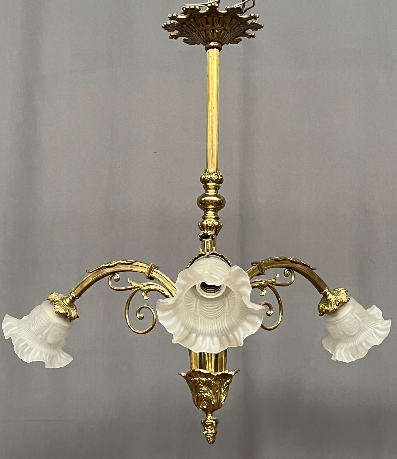 Louis XV style chandelier. Solid gilded bronze.