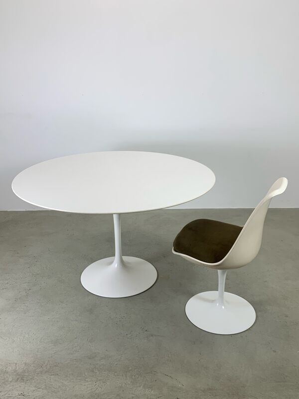 Table & avec chaises pivotantes d'Eero Saarinen pour Knoll International des années 1960