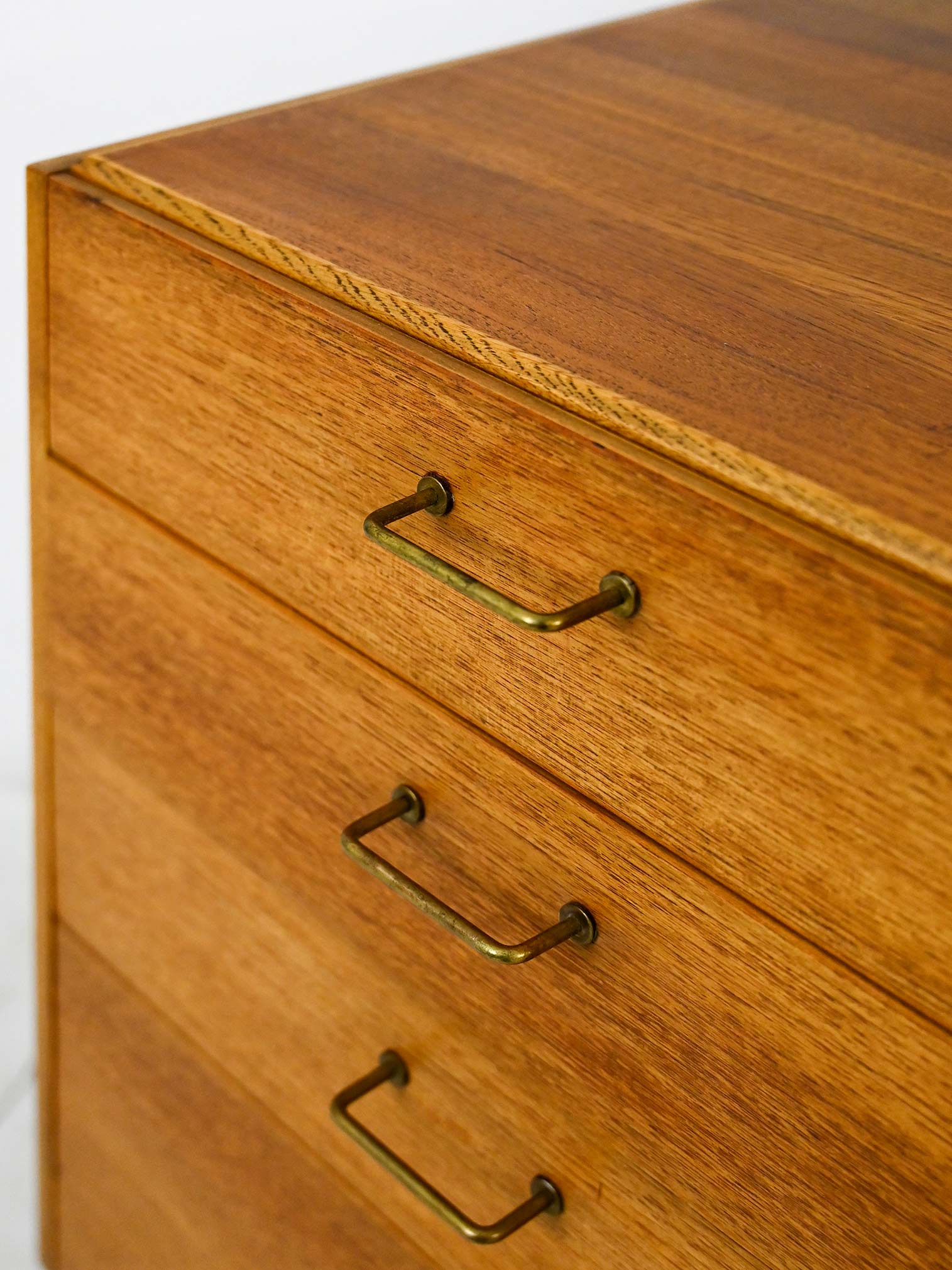 Modernistic chest of drawers