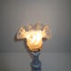 Ancienne lampe de table, pied en bois tourné gris galet et tulipe en verre