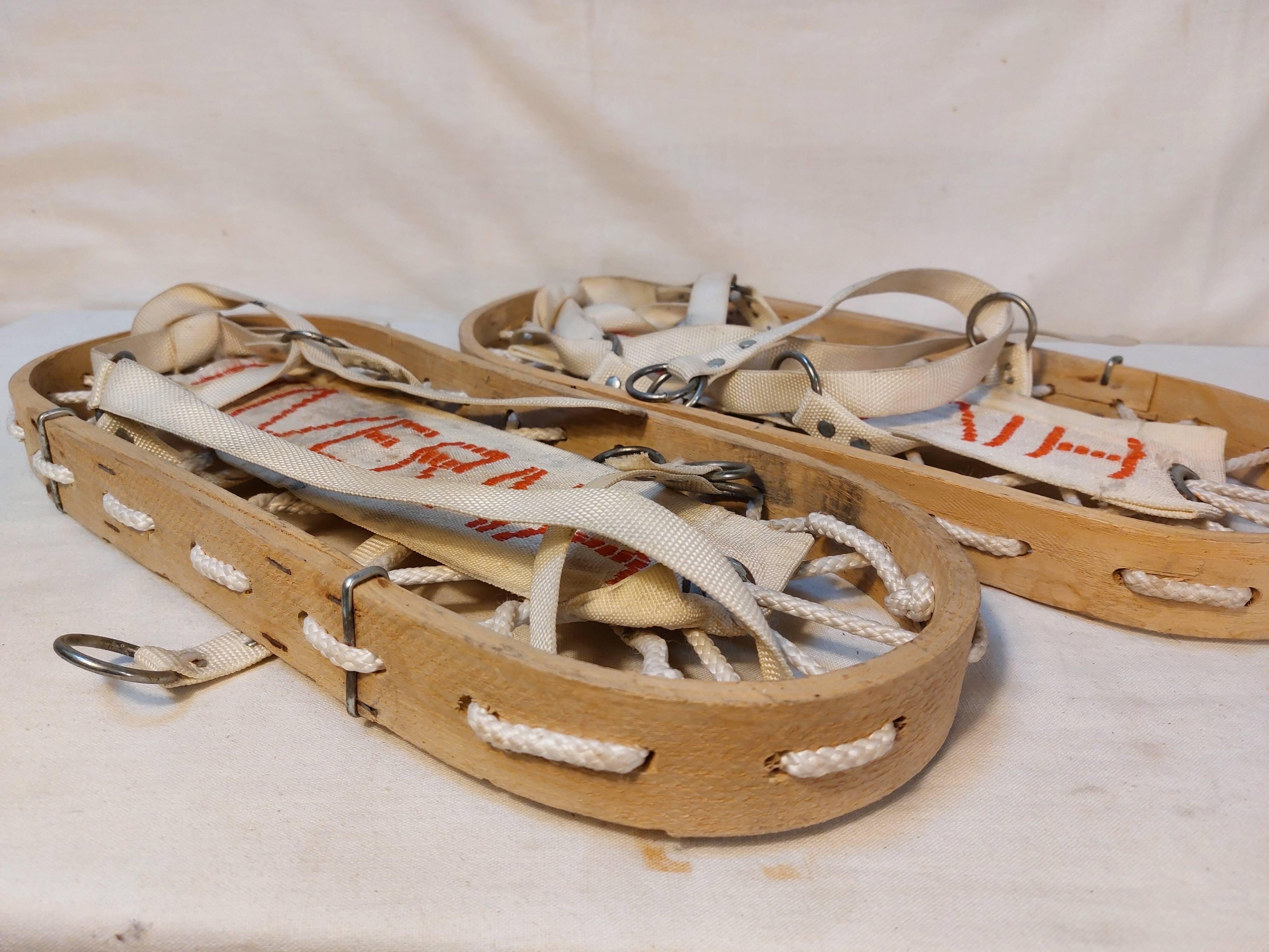 Vintage snowshoes Hiverna - Wood and rope
