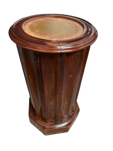 Round wooden bedside table, 1 door