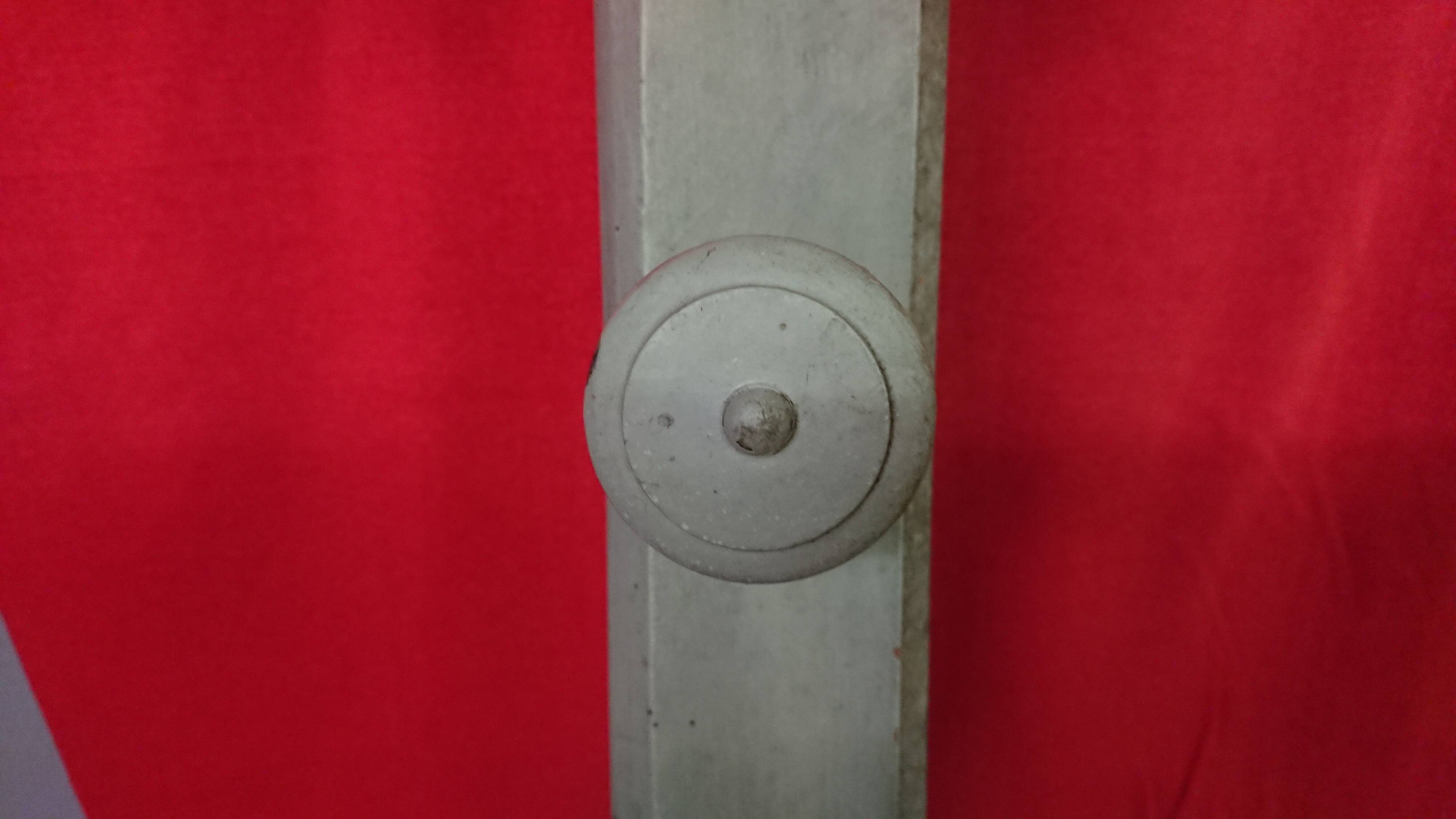 Old wooden pad 6 hangs