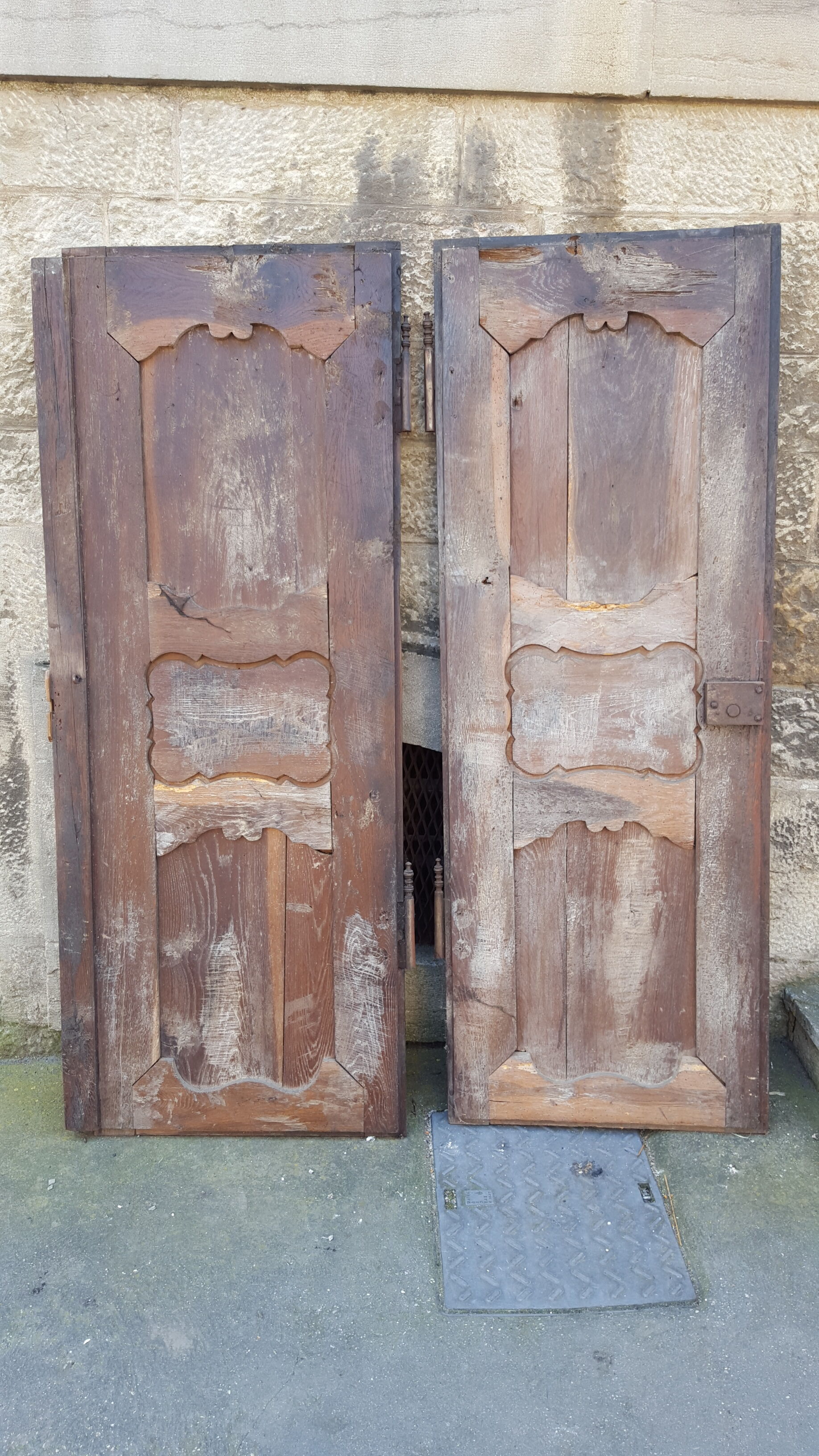 Paire de portes XVIIIème sculptées