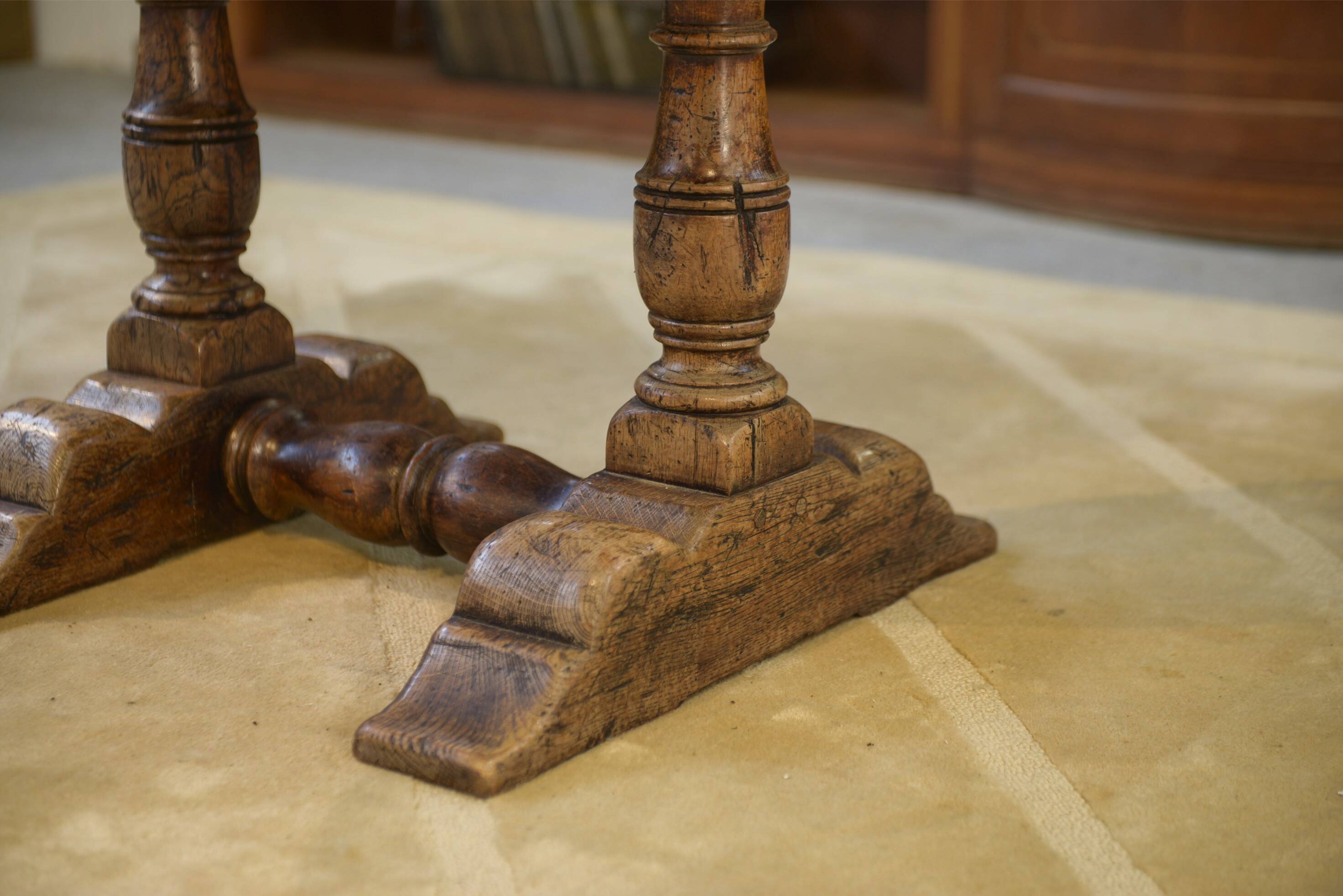 Table circulaire en chêne début 20ème