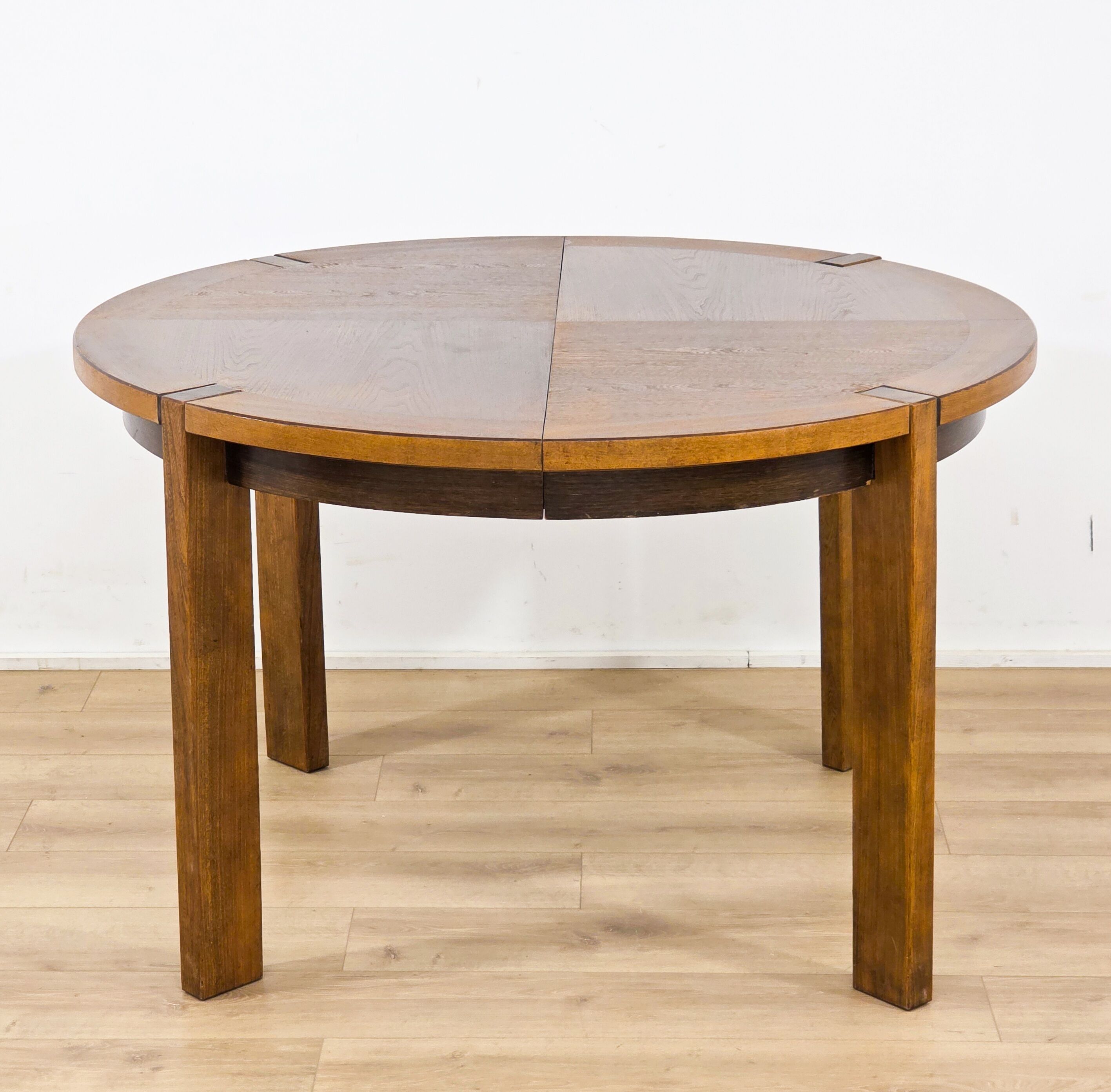 Extendable solid wood round table – 1970s modernist design