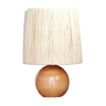 Pied de lampe " boule " en bois blond abat jour en raphia, années 70