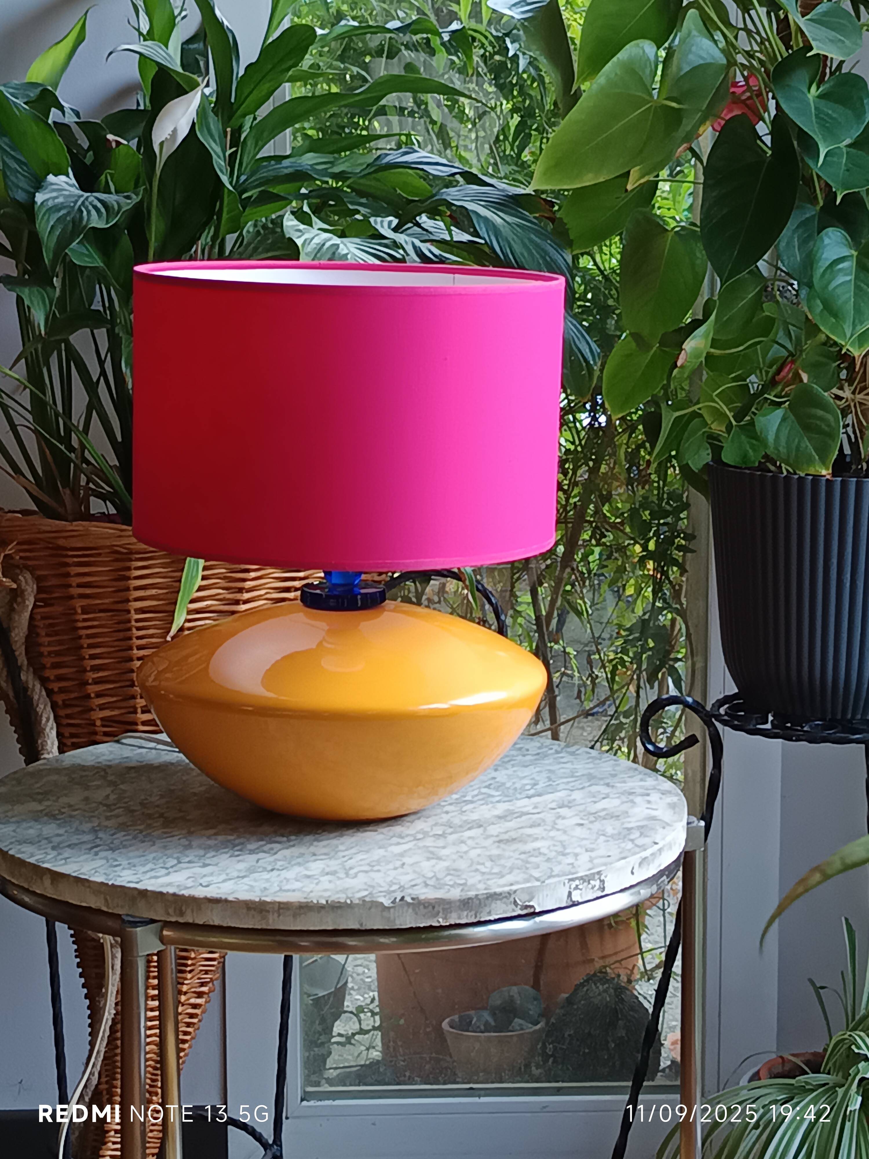Albret lamp in colored ceramic, pebble shape, 1990
