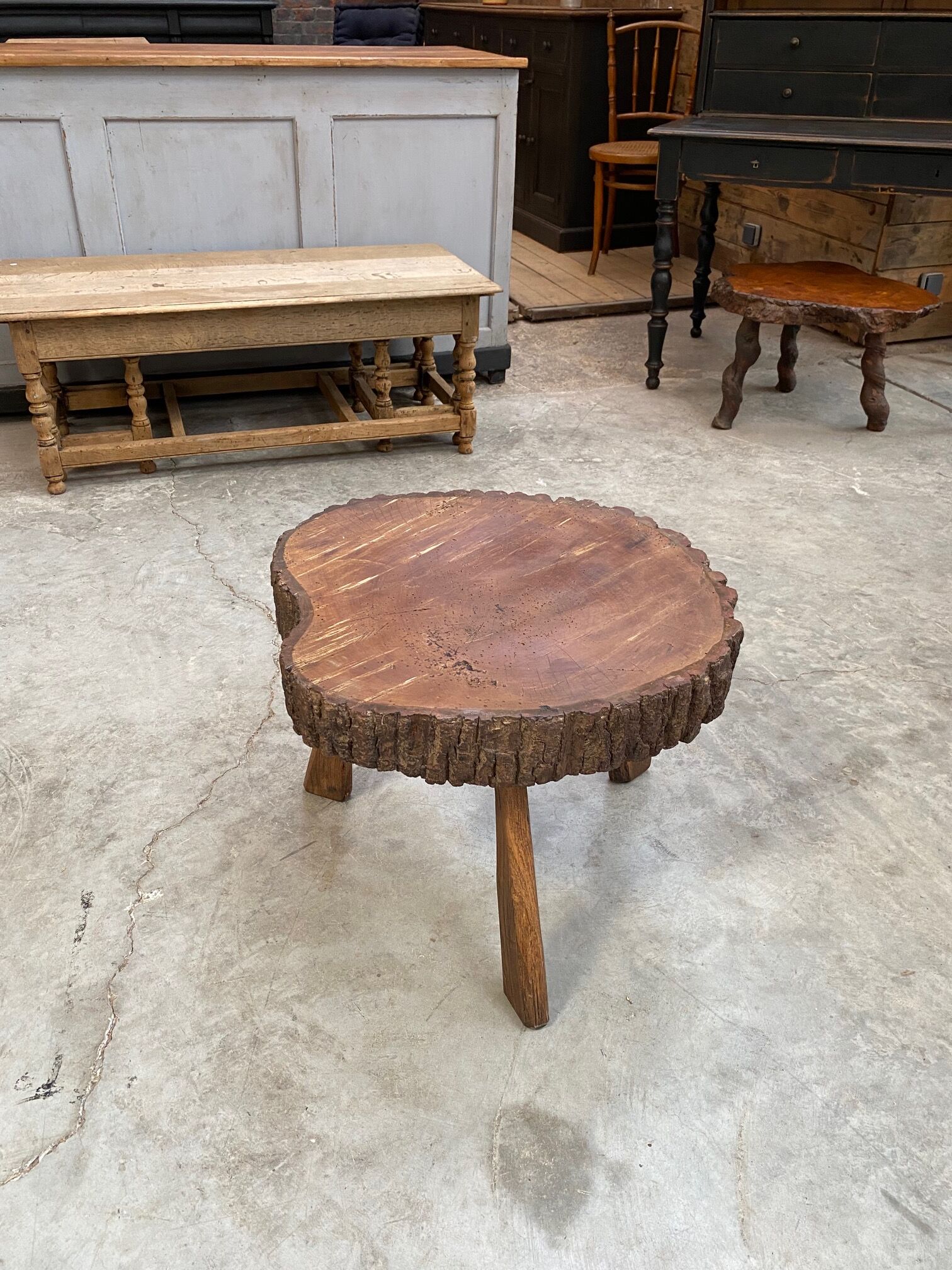 Set de 3 tables basses brutalistes