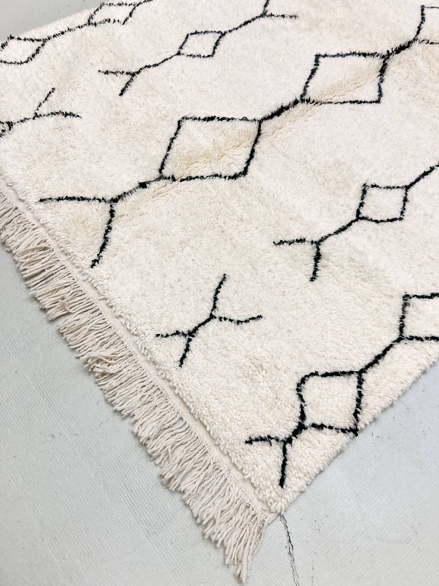 Tapis berbère marocain Beni Ouarain à motifs noirs 2,60x1,60m