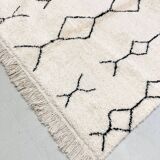 Moroccan Berber carpet Beni Ouarain with black patterns 2.60x1.60m
