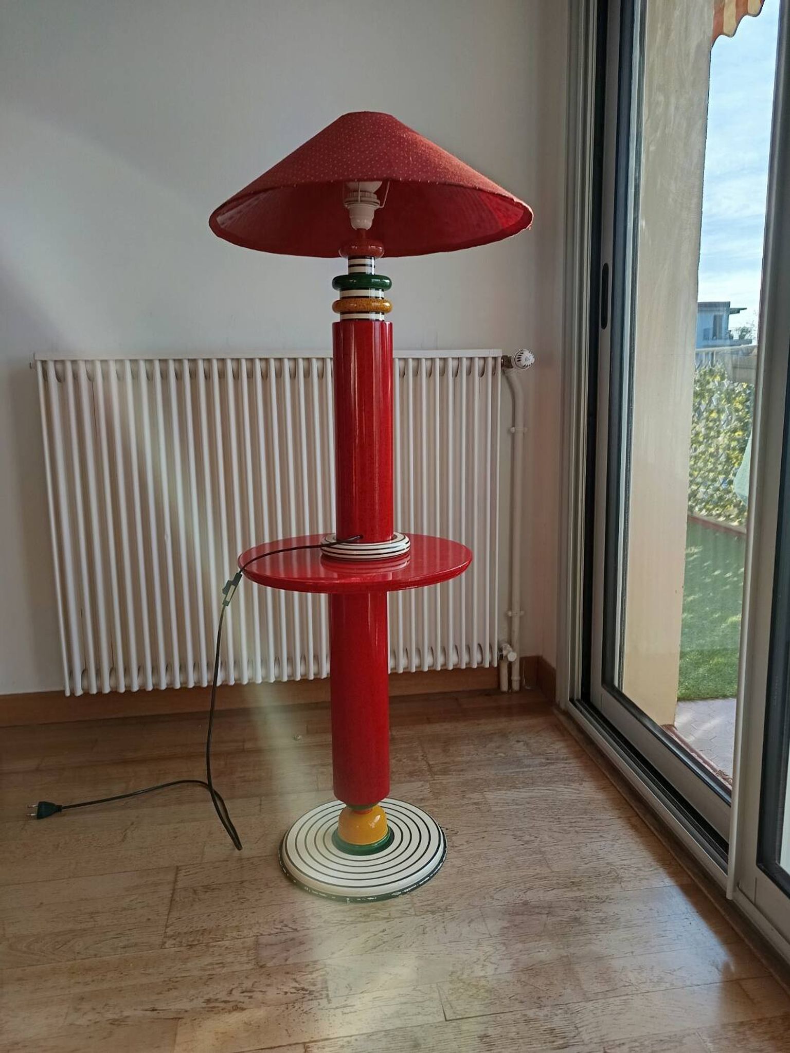 Guéridon et lampe laqués d'Olivier Vilatte