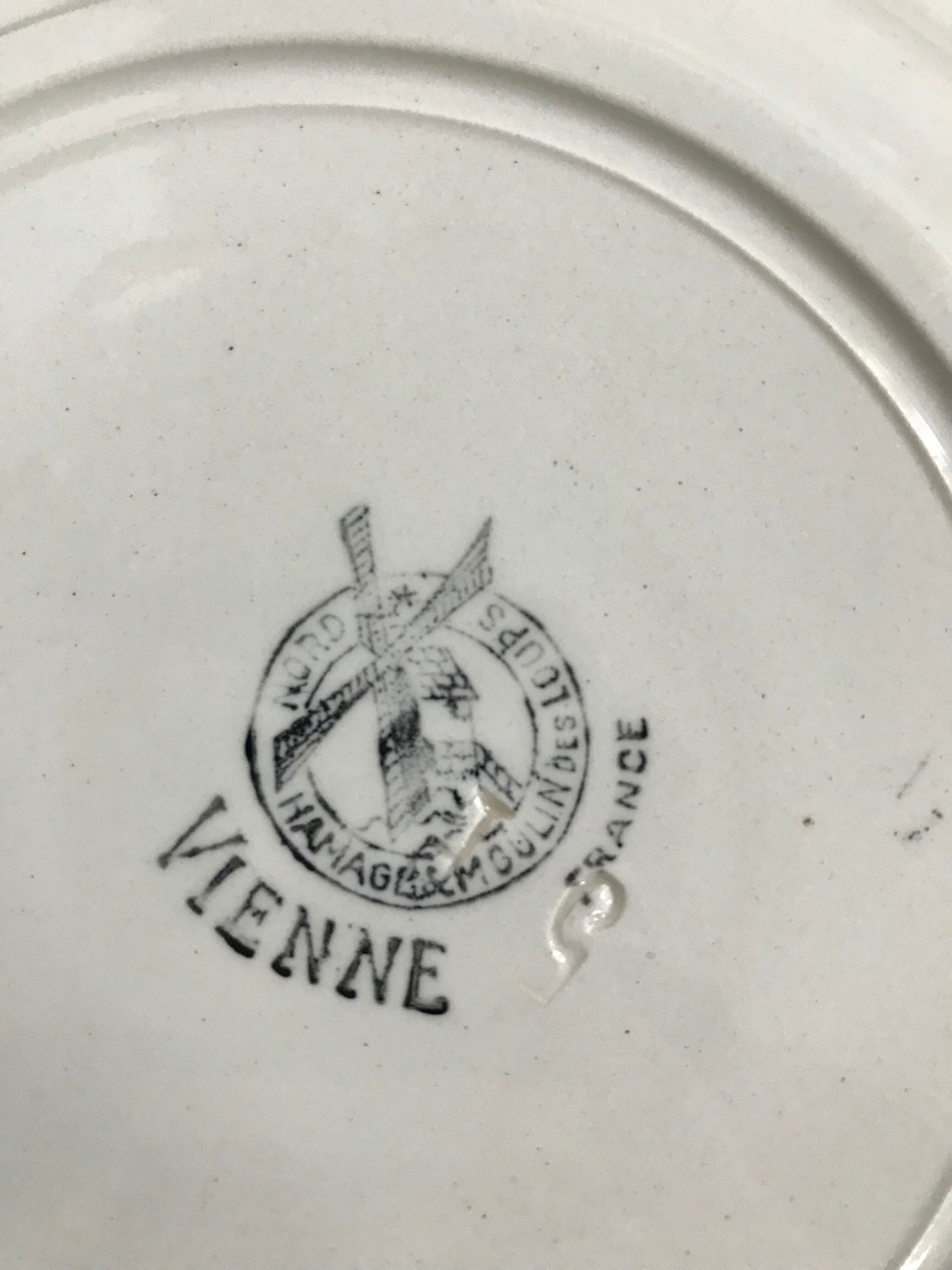 Service of 12 antique flat plates