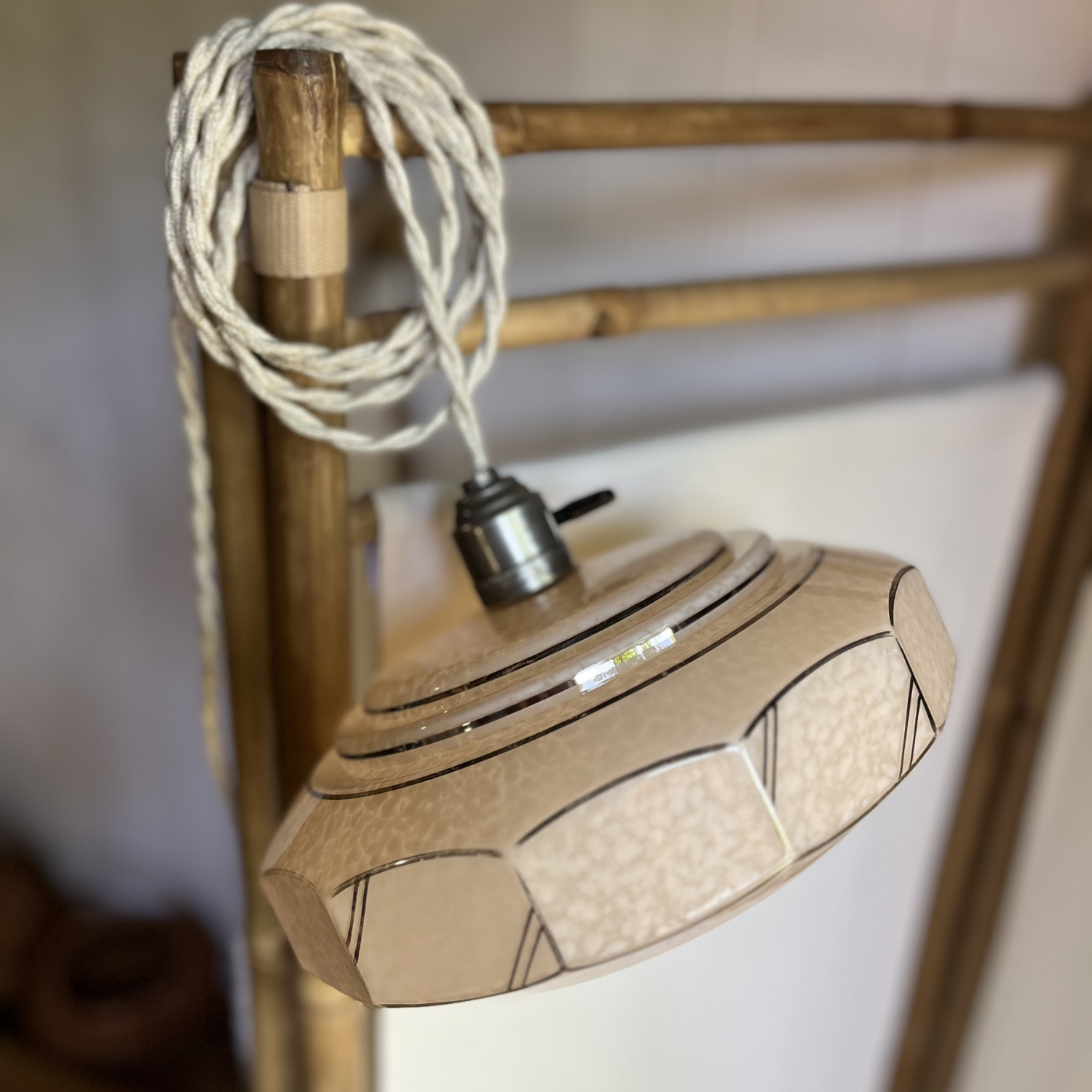 Clichy glass pendant and its socket with a knob