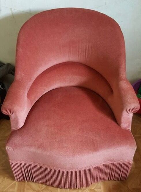 Pink toad armchair