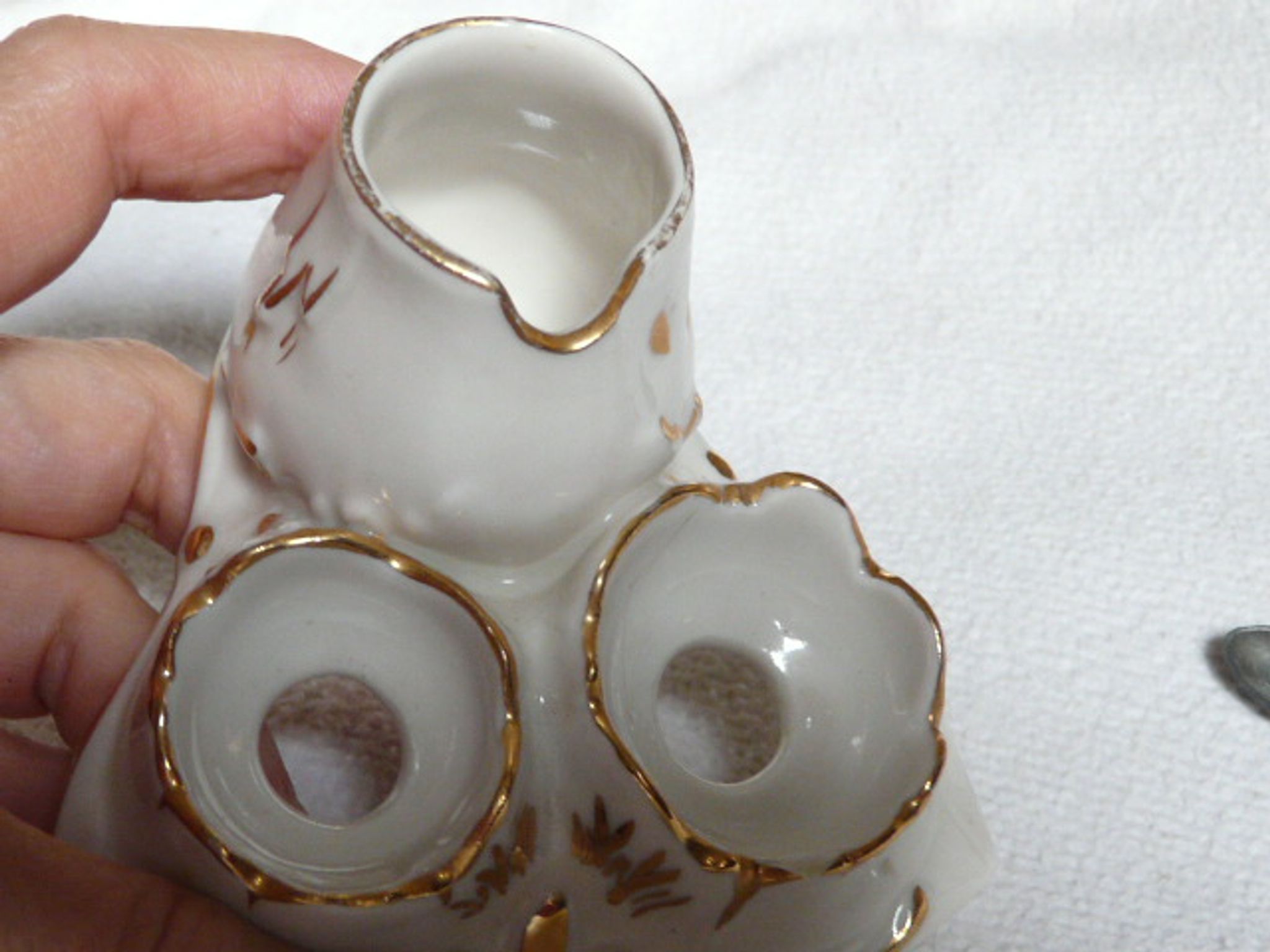 Salière poivrière et moutardier en porcelaine de Limoges forme champignons