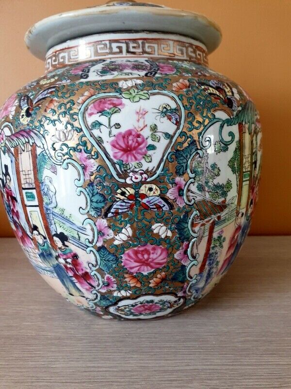 Canton porcelain pot