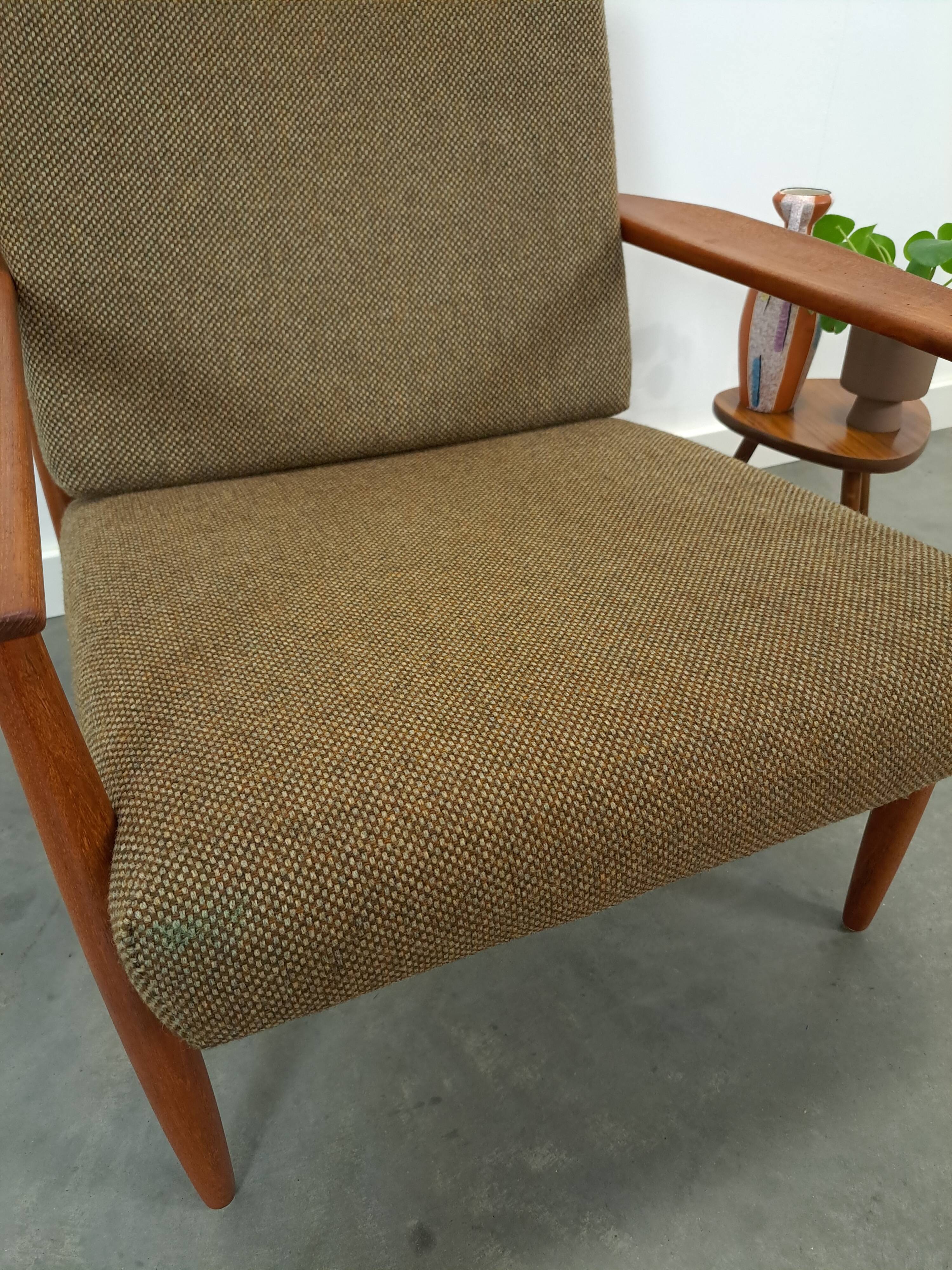 Teak Scandinavische fauteuil met bruin stoffen kussens, stoel 1