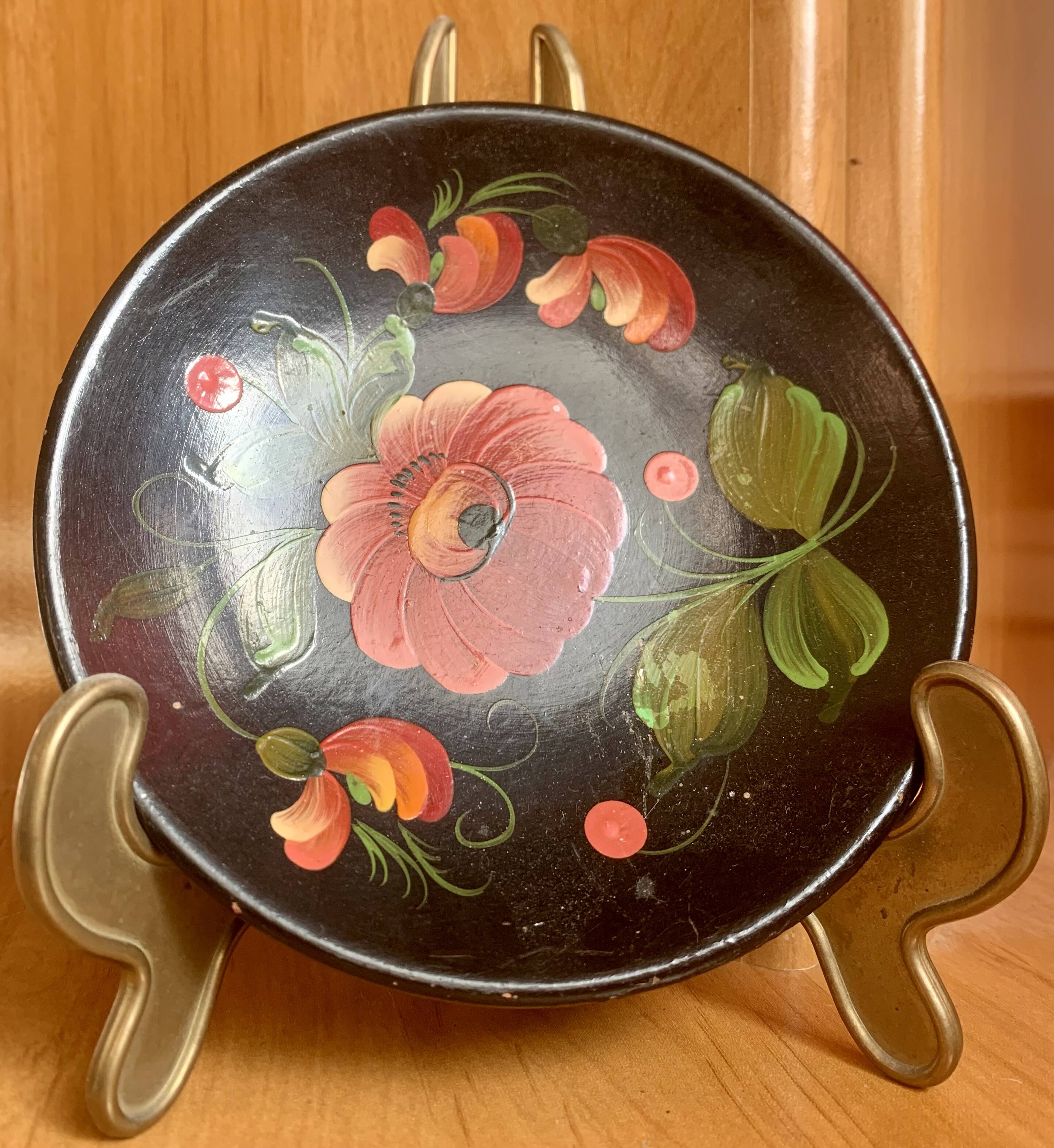 Vintage Ukrainian wall plate from 1994 painted by a Ukrainian artist