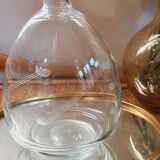 Carafe ronde en verre ciselé