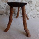 Banc en bois brutaliste