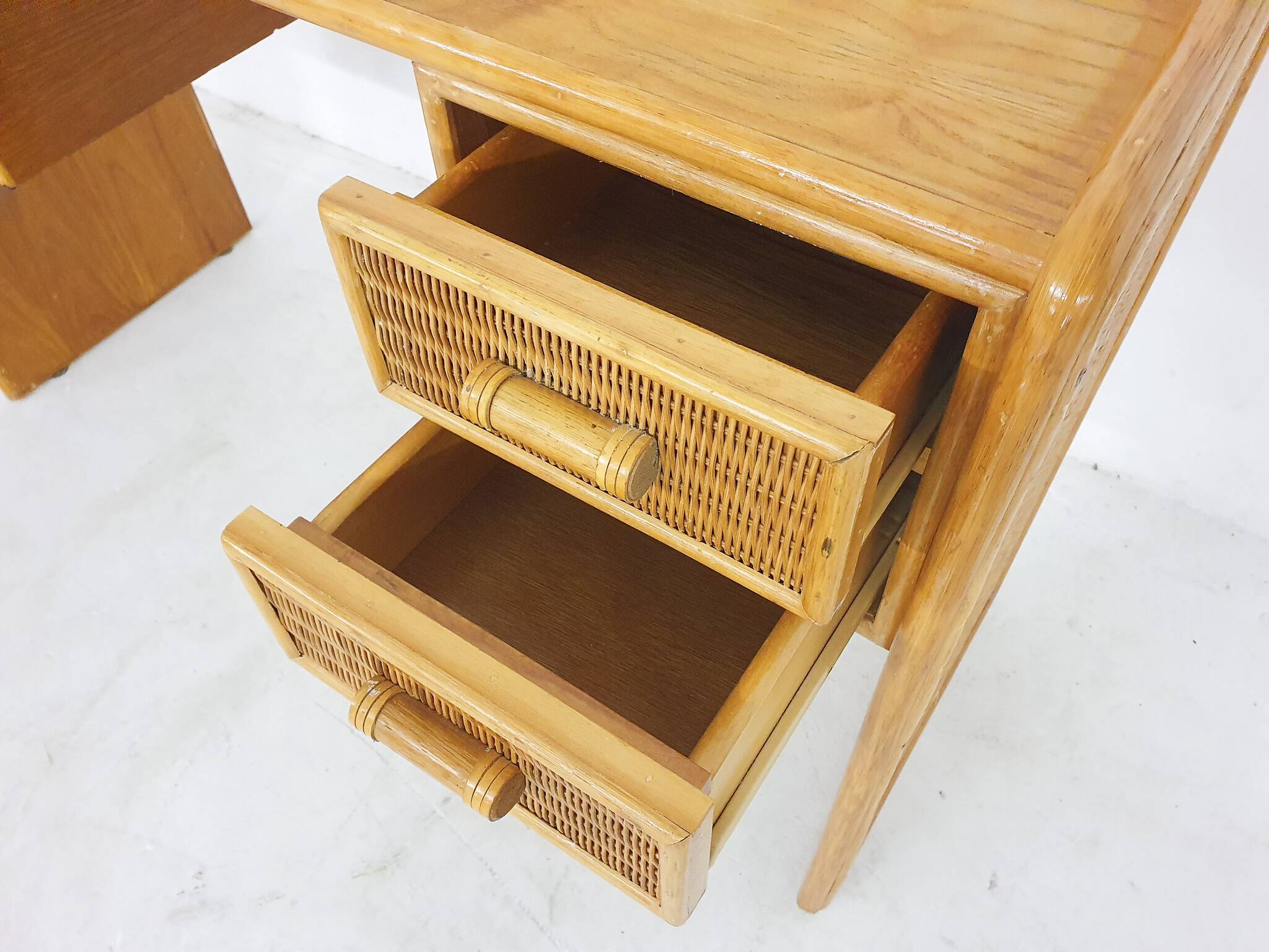 Coiffeuse ou bureau en rotin des années 70, Pays-Bas