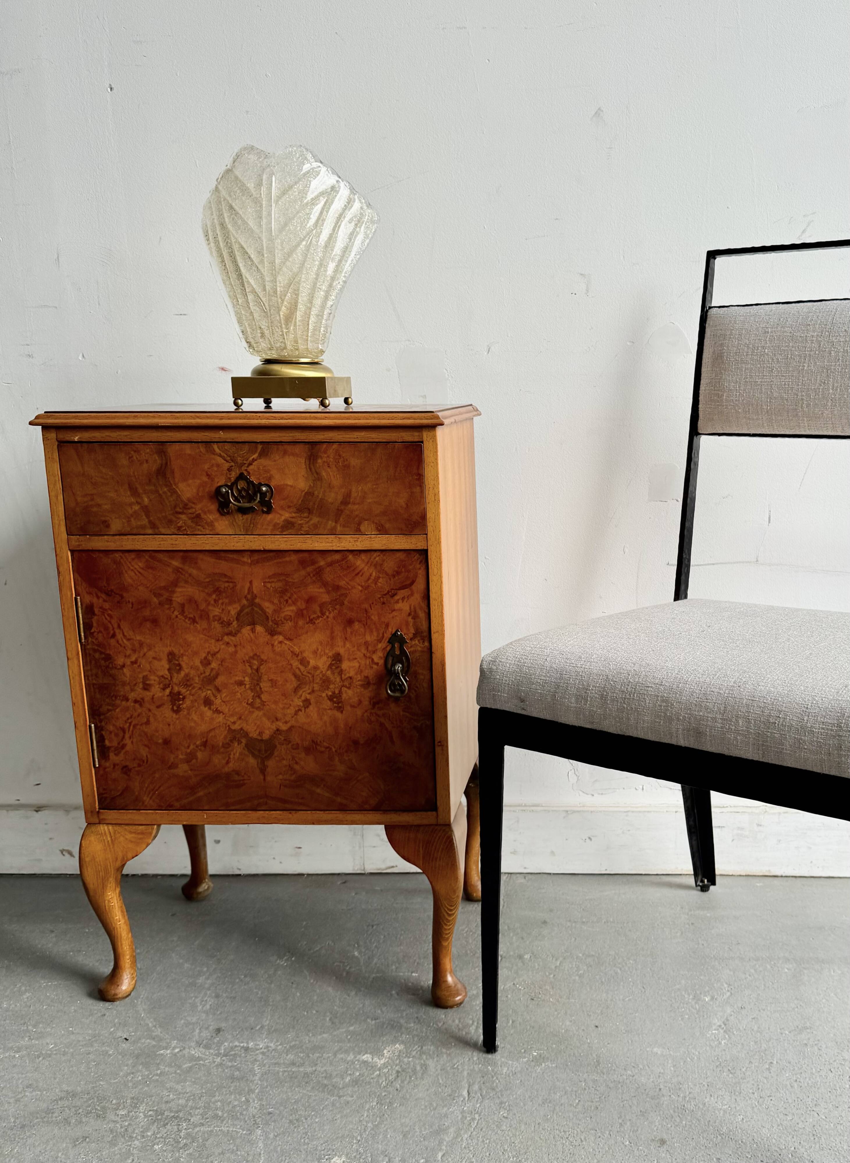 Lampe de table vintage en laiton et verre en forme de feuille