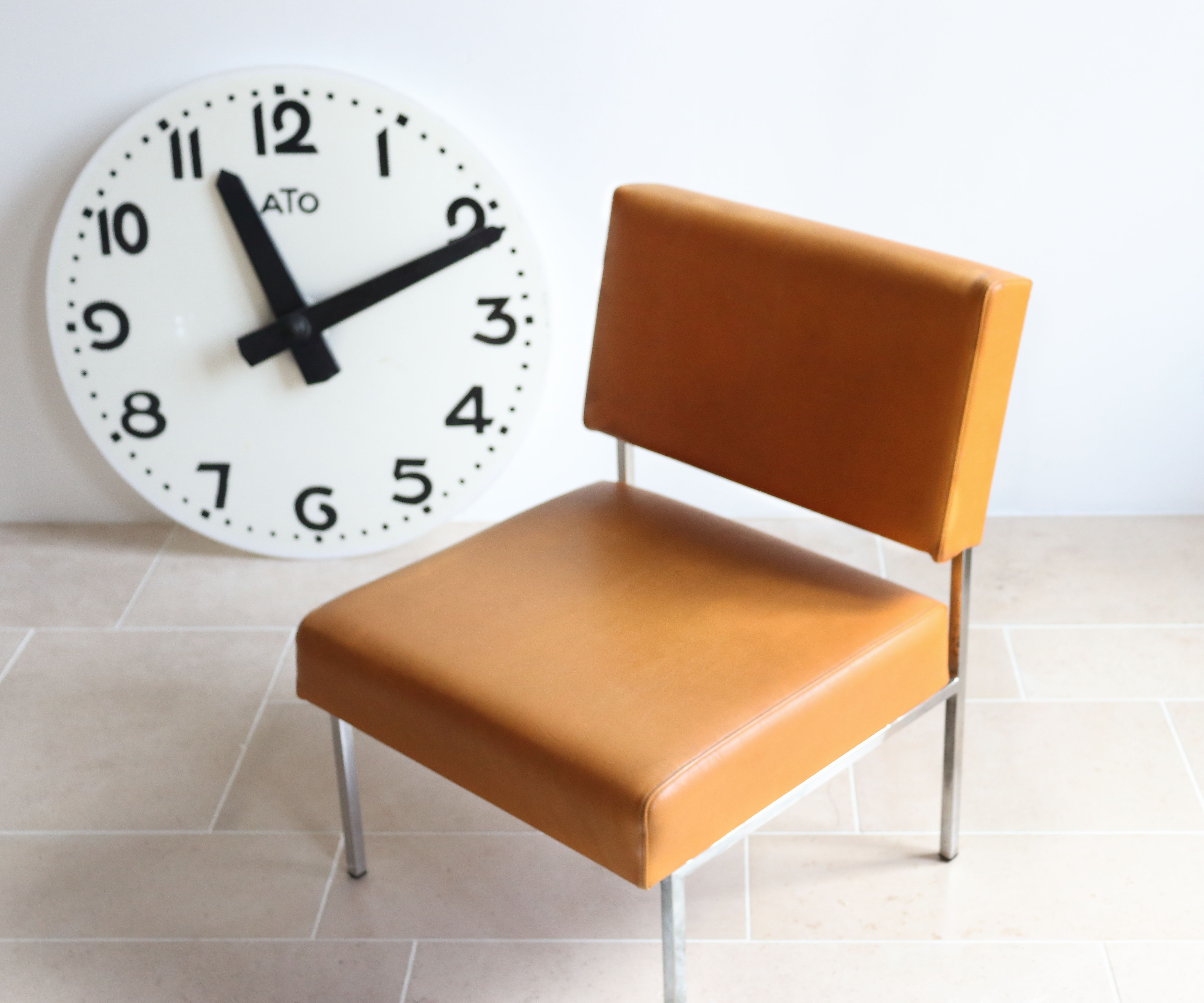 Modernist armchair in chromed metal and imitation leather, 50s/60s