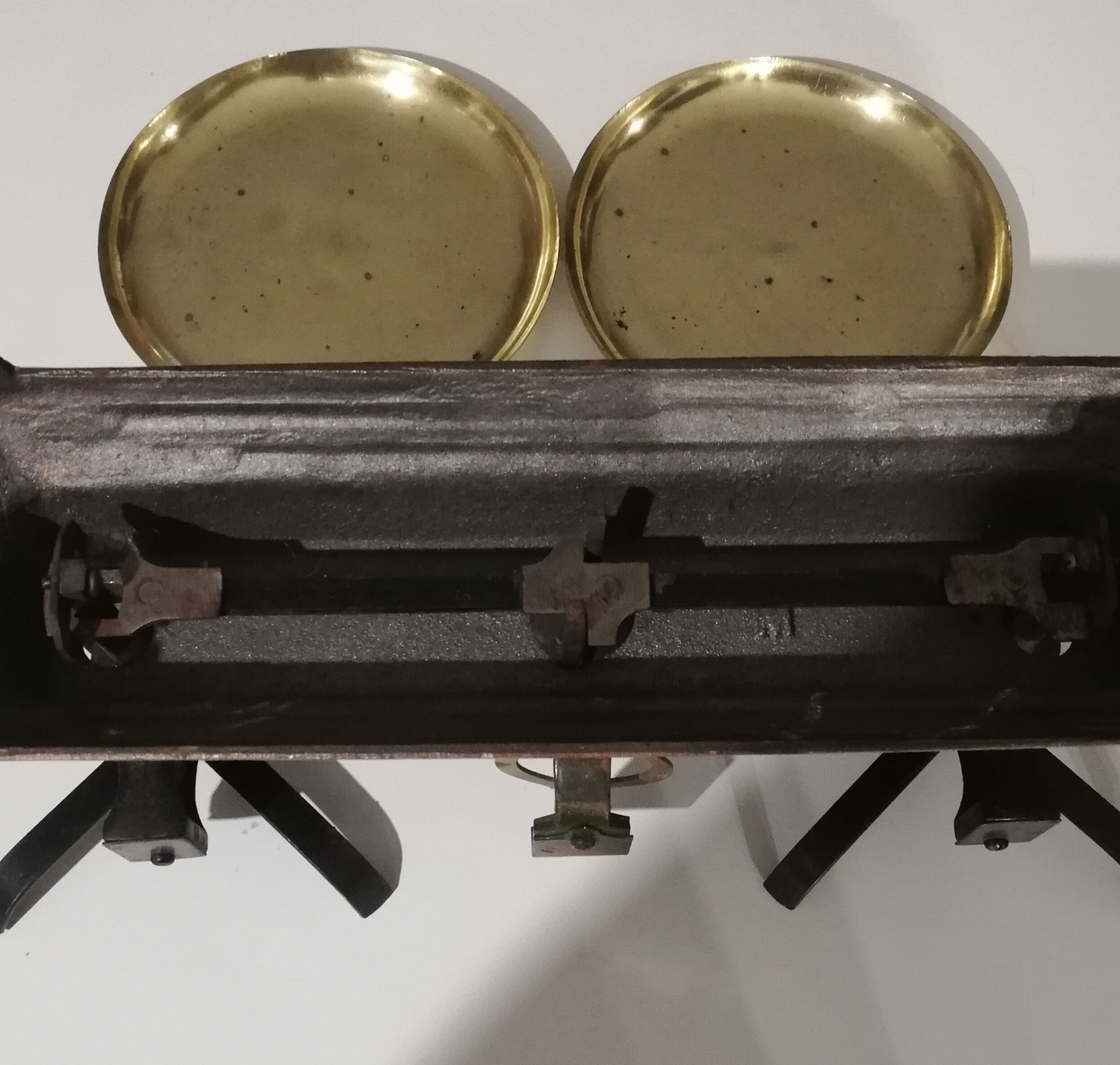 Old scale and weight game