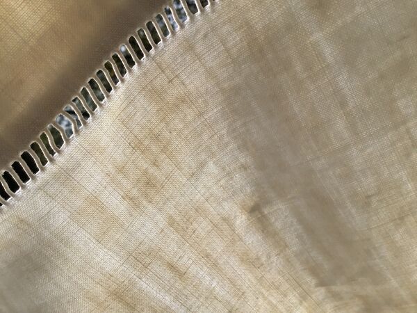 Drap EL brodé main fleurs et jour échelle couture centrale