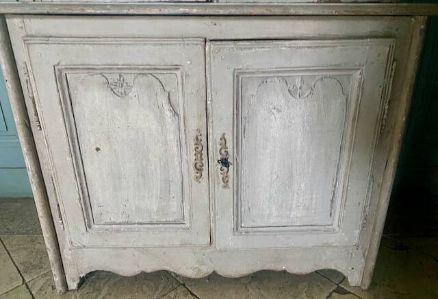 Small shabby two-body buffet