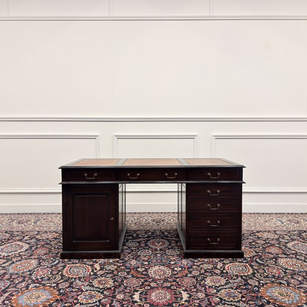 Bureau anglais classique avec incrustation en cuir