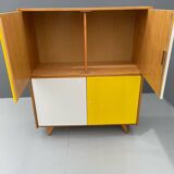 Armoire U-450 en placage de chêne, variante jaune et blanc, Jiří Jiroutek pour Inte