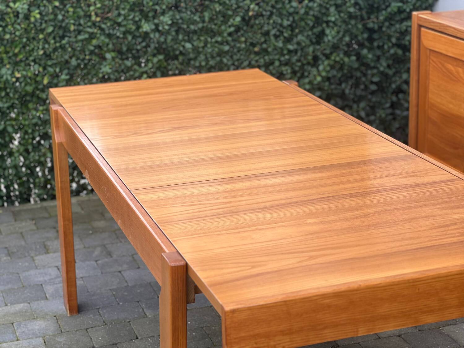 Maison Regain dining table