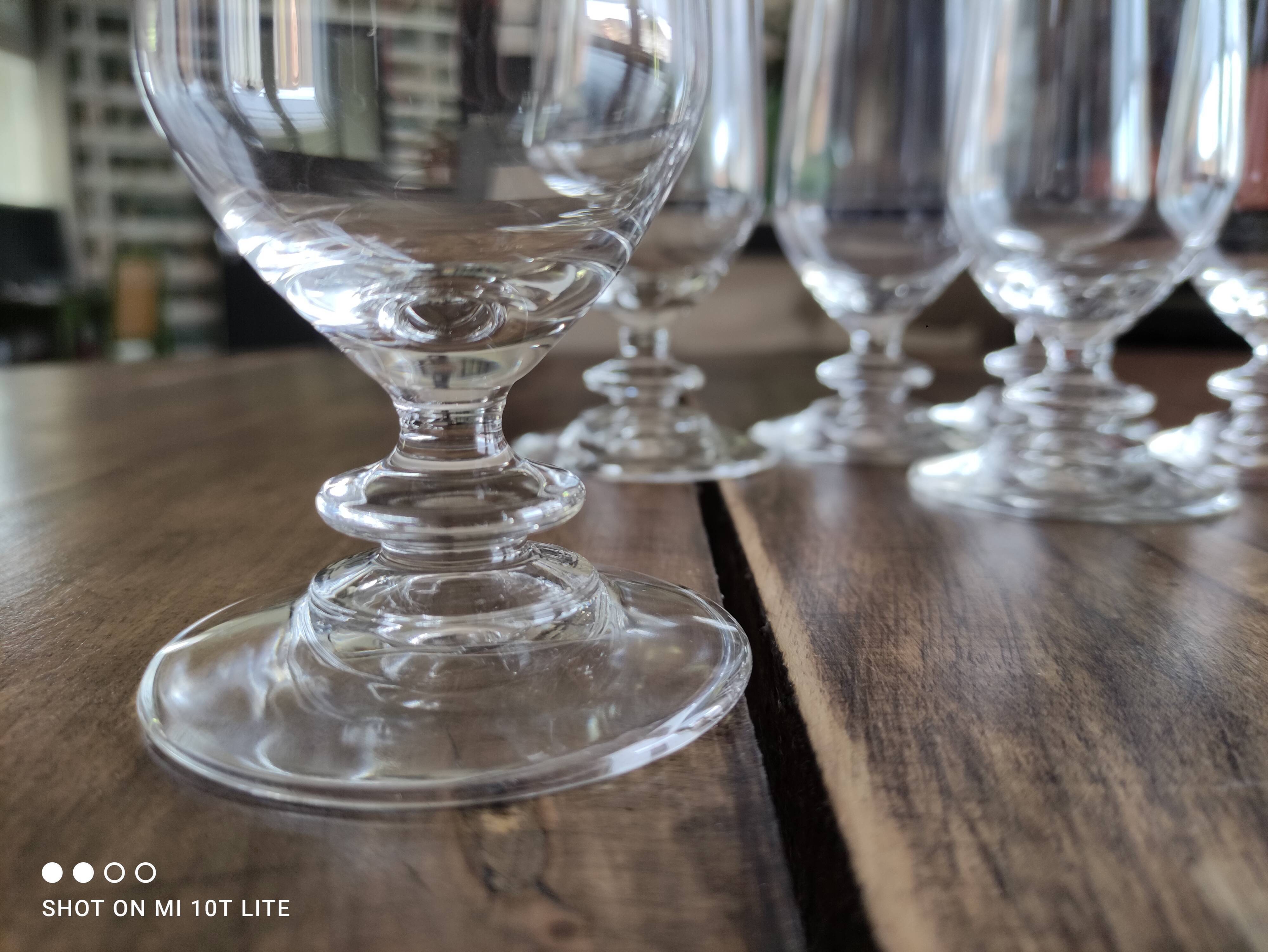 Set of 6 vintage champagne flutes on low crystalline stand