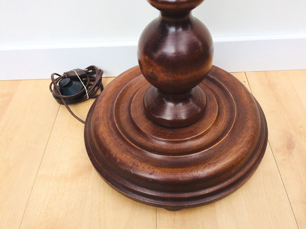 Wood-style floor lamppost