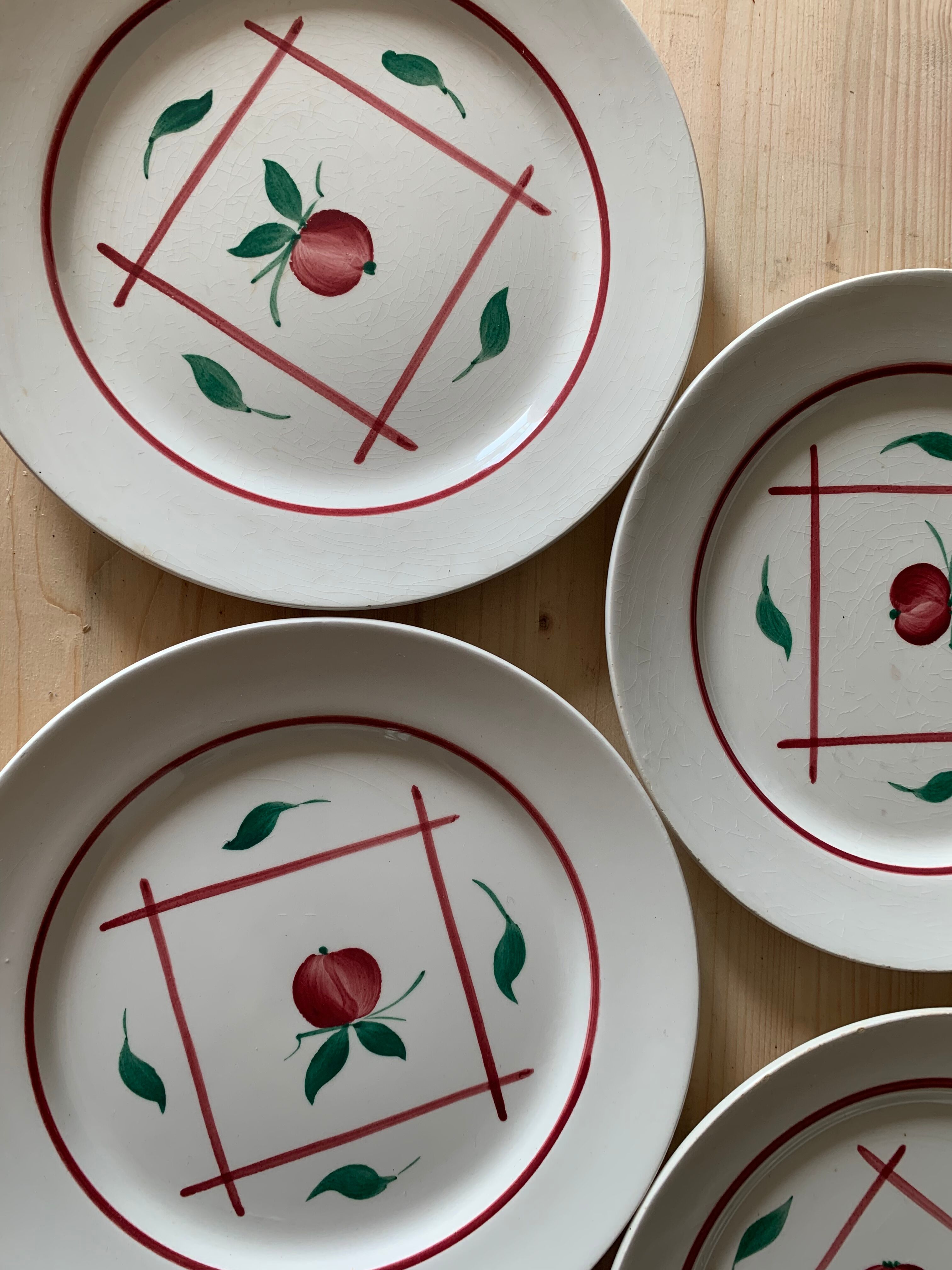 8 plates in faience